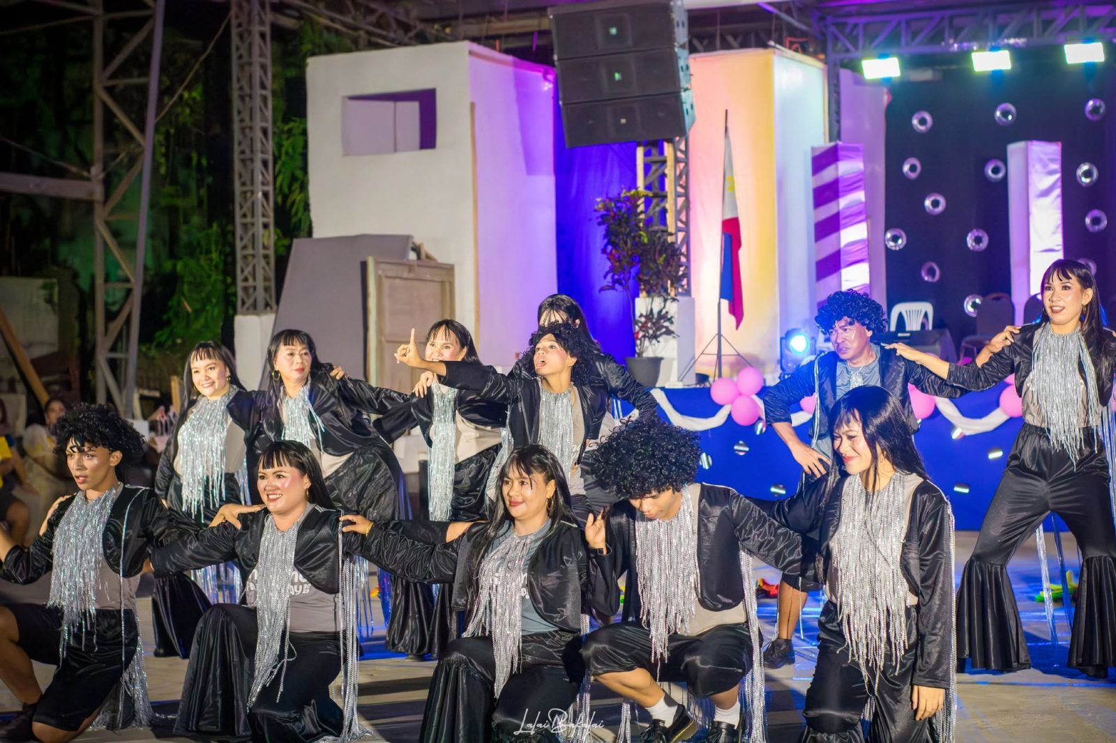Momanian Scouts Pause in Prayer